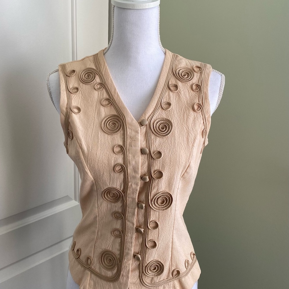 Saint Morris vintage embroidered beige vest - NWOT’s